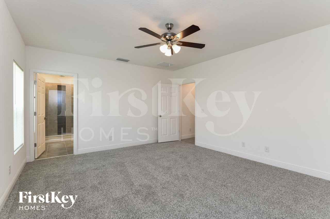 705 Blackstone St - Photo 6 of 15