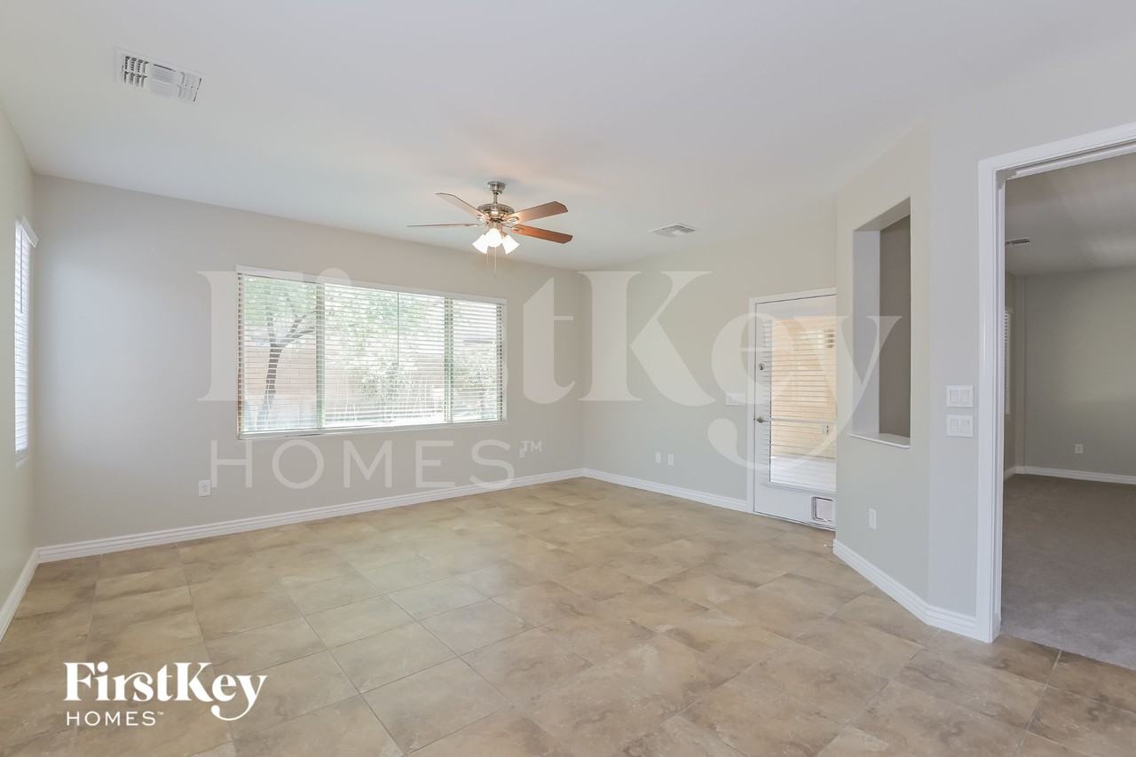 8839 W Irongate Rd - Photo 2 of 15