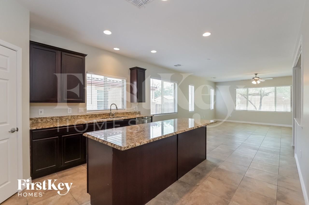 8839 W Irongate Rd - Photo 3 of 15