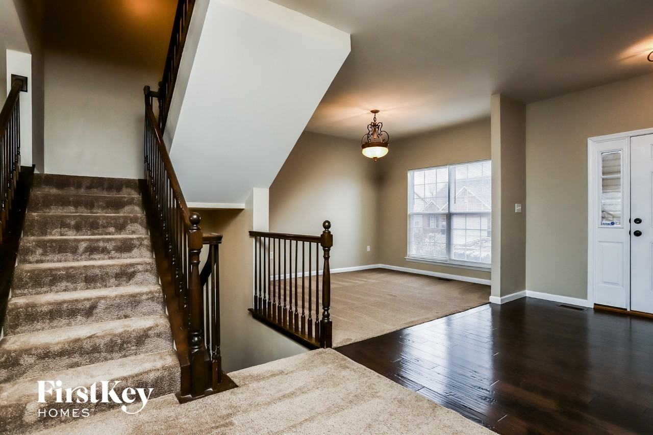 700 Phoenix Way - Photo 3 of 15