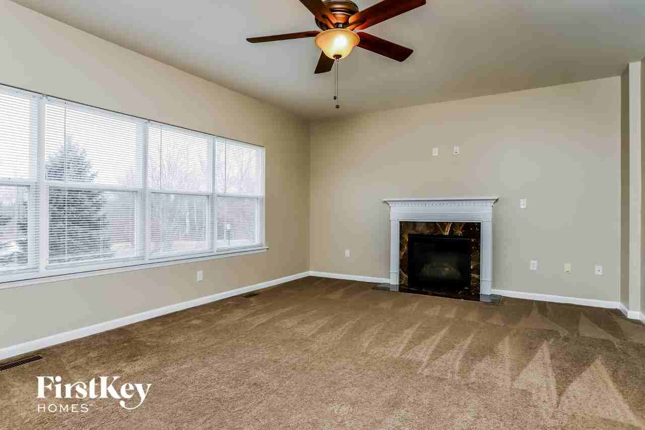 700 Phoenix Way - Photo 5 of 15