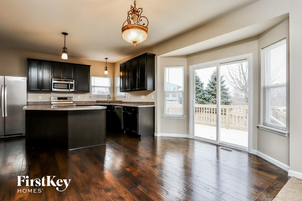 700 Phoenix Way - Photo 6 of 15