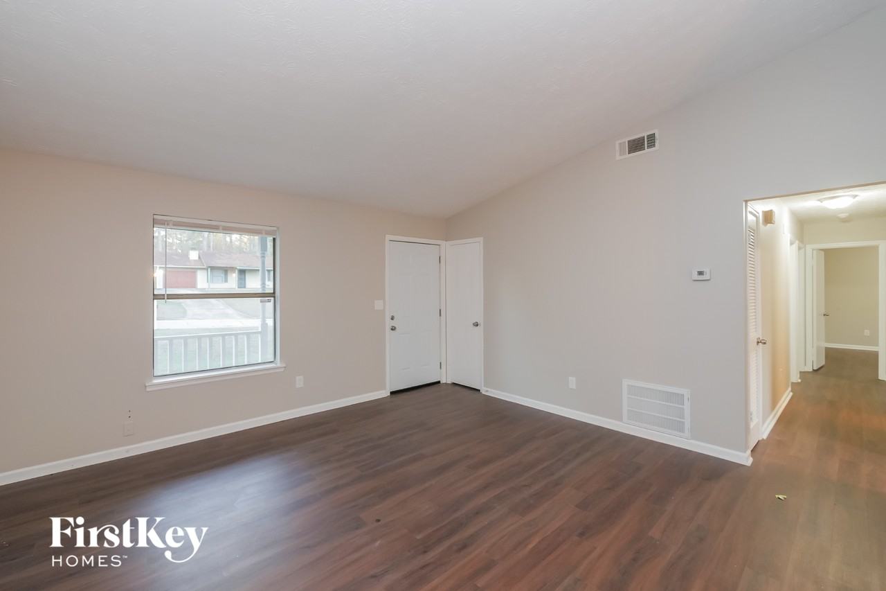 9052 Homewood Dr - Photo 2 of 15