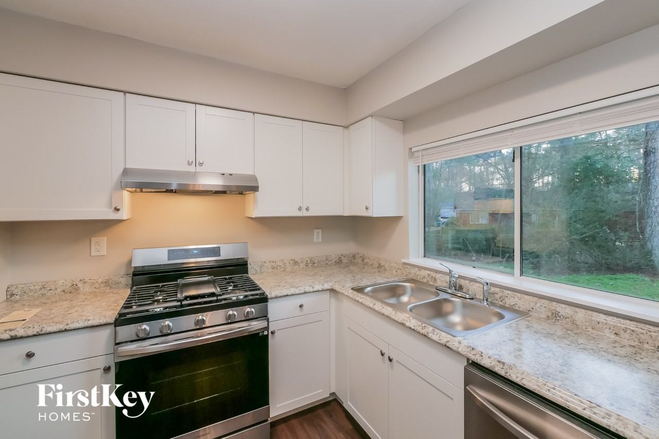 9052 Homewood Dr - Photo 5 of 15