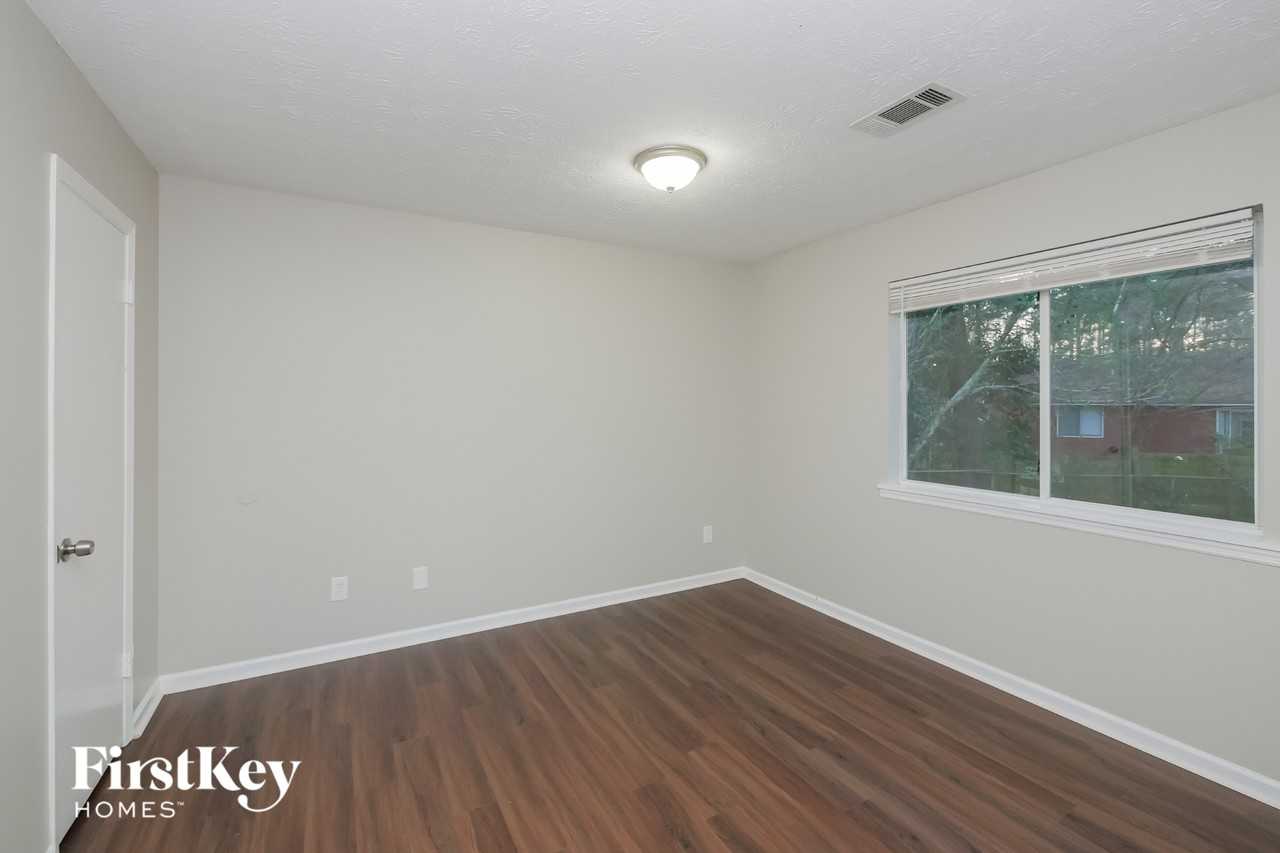 9052 Homewood Dr - Photo 7 of 15