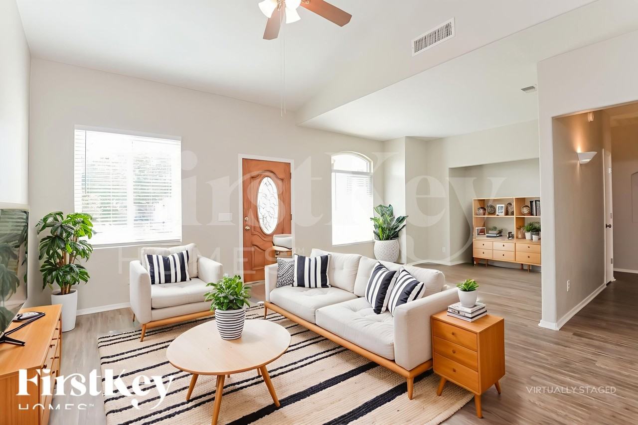 2920 W Calle Lucinda - Photo 3 of 18