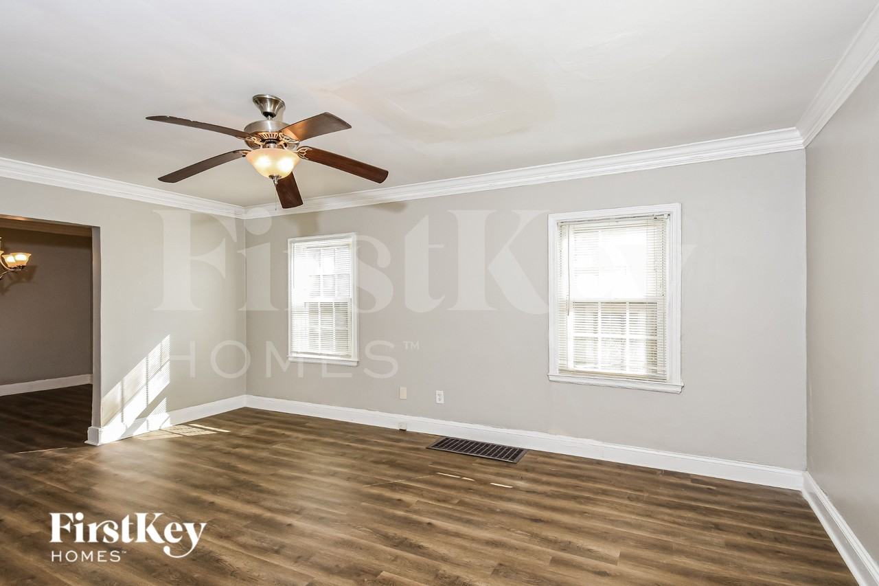 1567 Mayflower Ave Sw - Photo 3 of 19