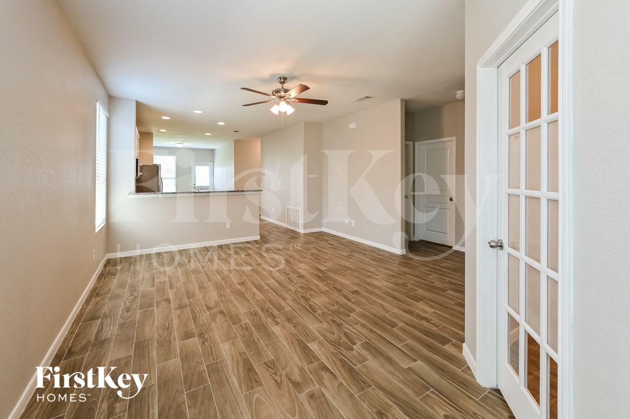 2722 Skyview Long Dr - Photo 2 of 15