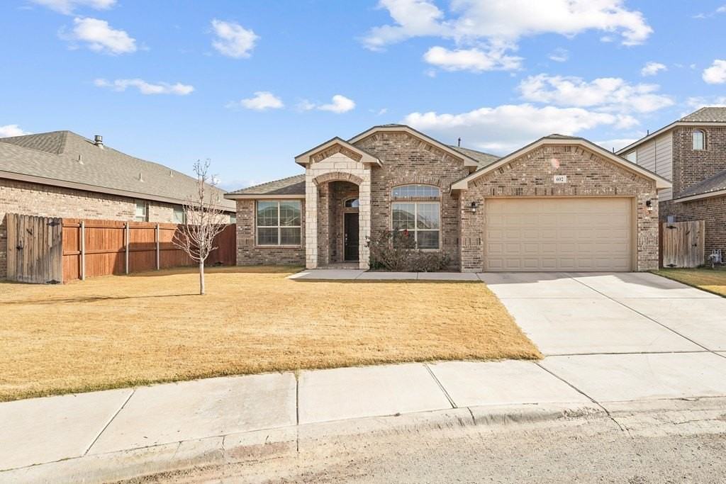 602 Dupont Ct - Photo 2 of 26