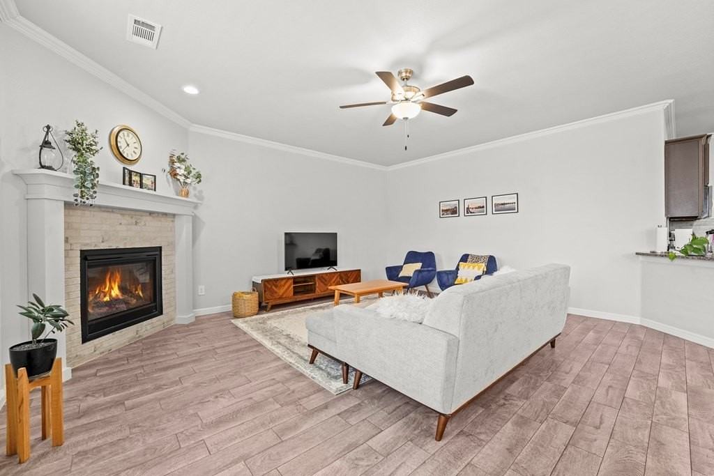 602 Dupont Ct - Photo 3 of 26