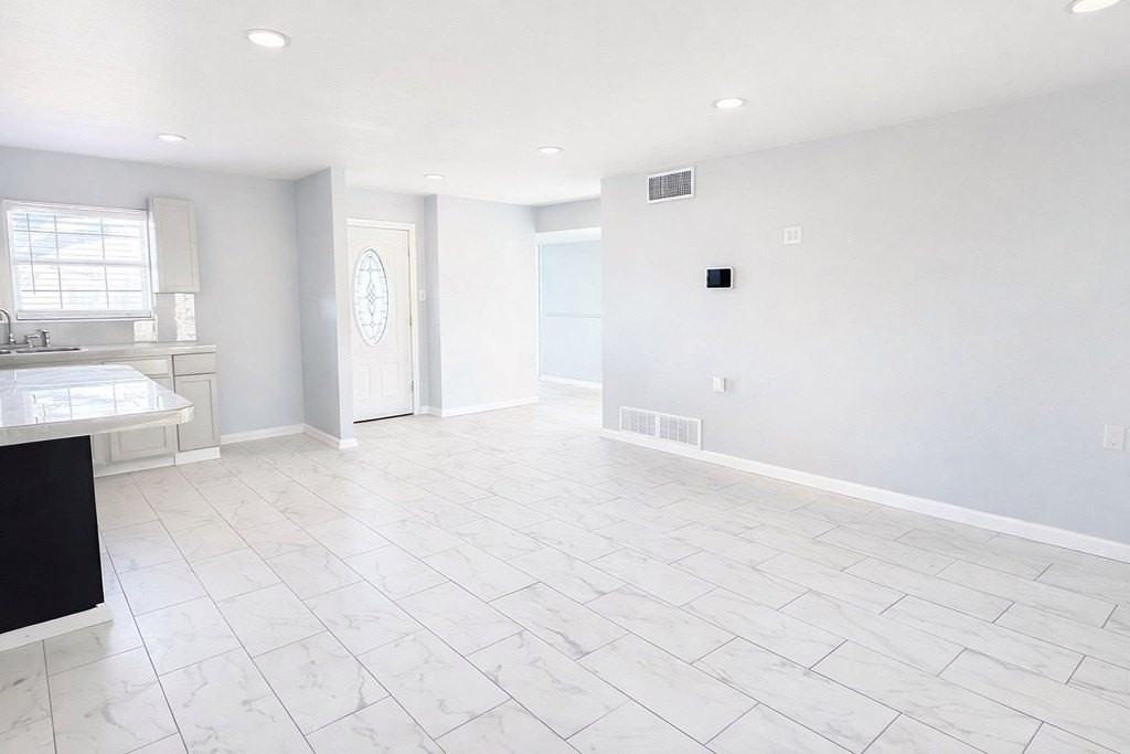 2501 Crown Ave - Photo 5 of 11