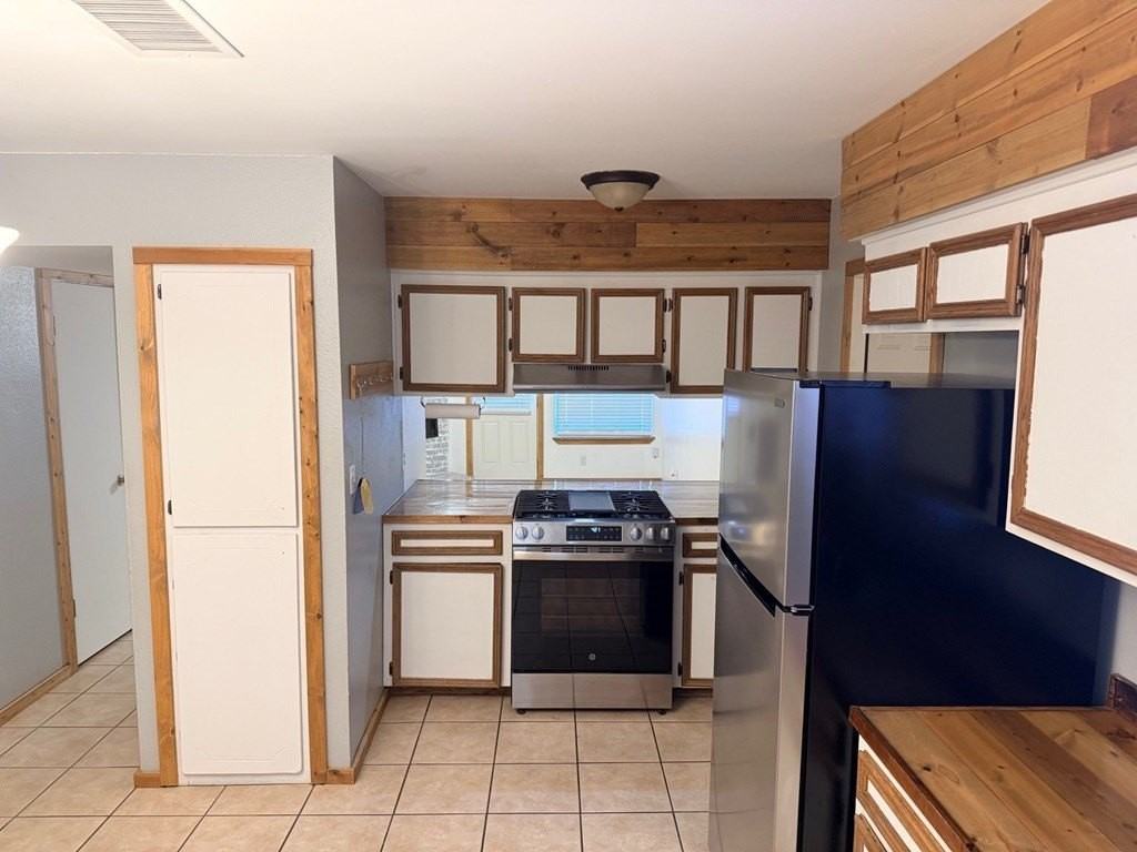 663 Duke Ave - Photo 4 of 19