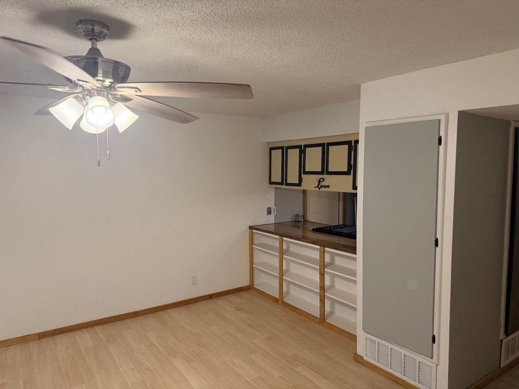 663 Duke Ave - Photo 6 of 19