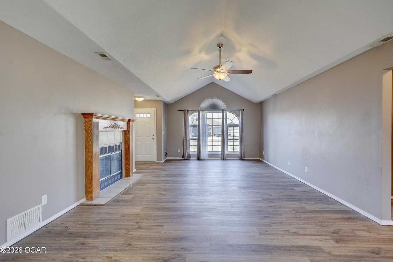 2615 S Highland Ave - Photo 2 of 12