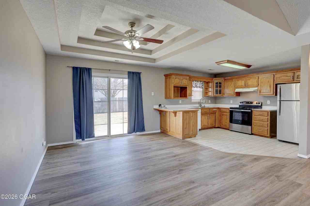 2615 S Highland Ave - Photo 4 of 12