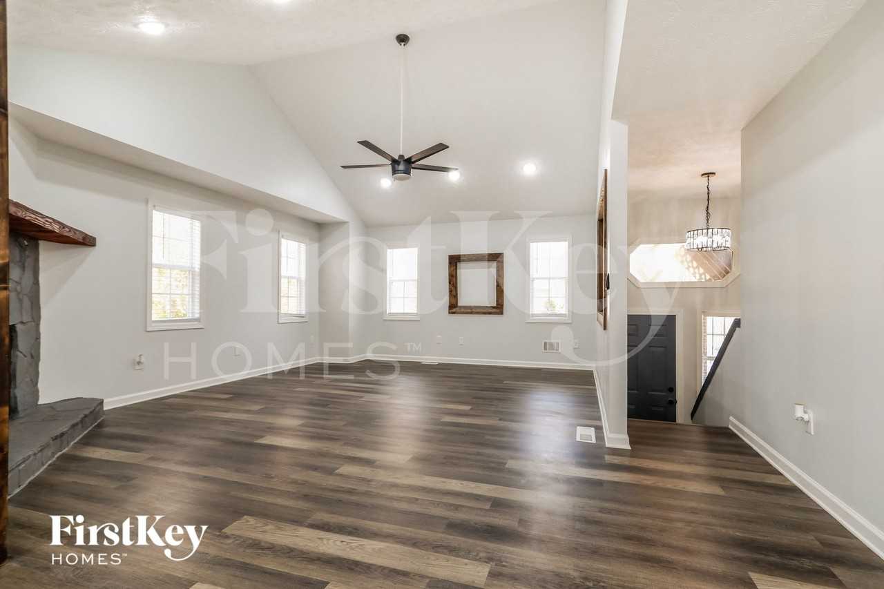 4412 Lucy Ln - Photo 2 of 15