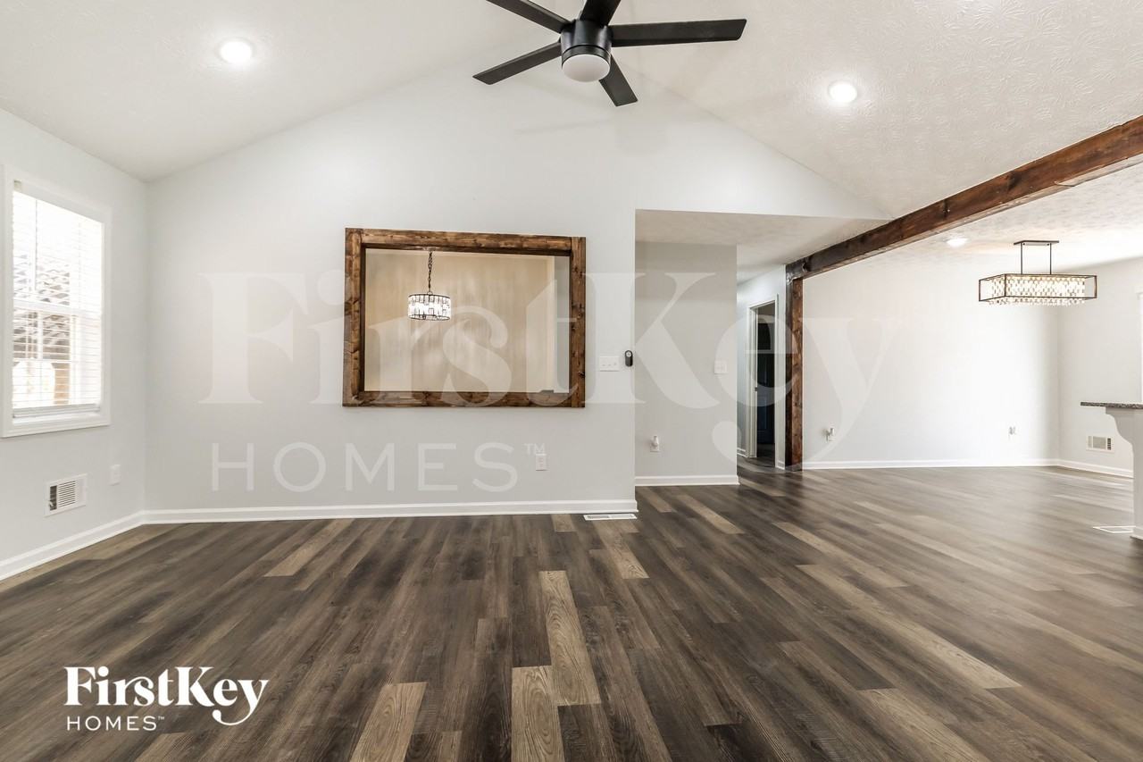 4412 Lucy Ln - Photo 3 of 15