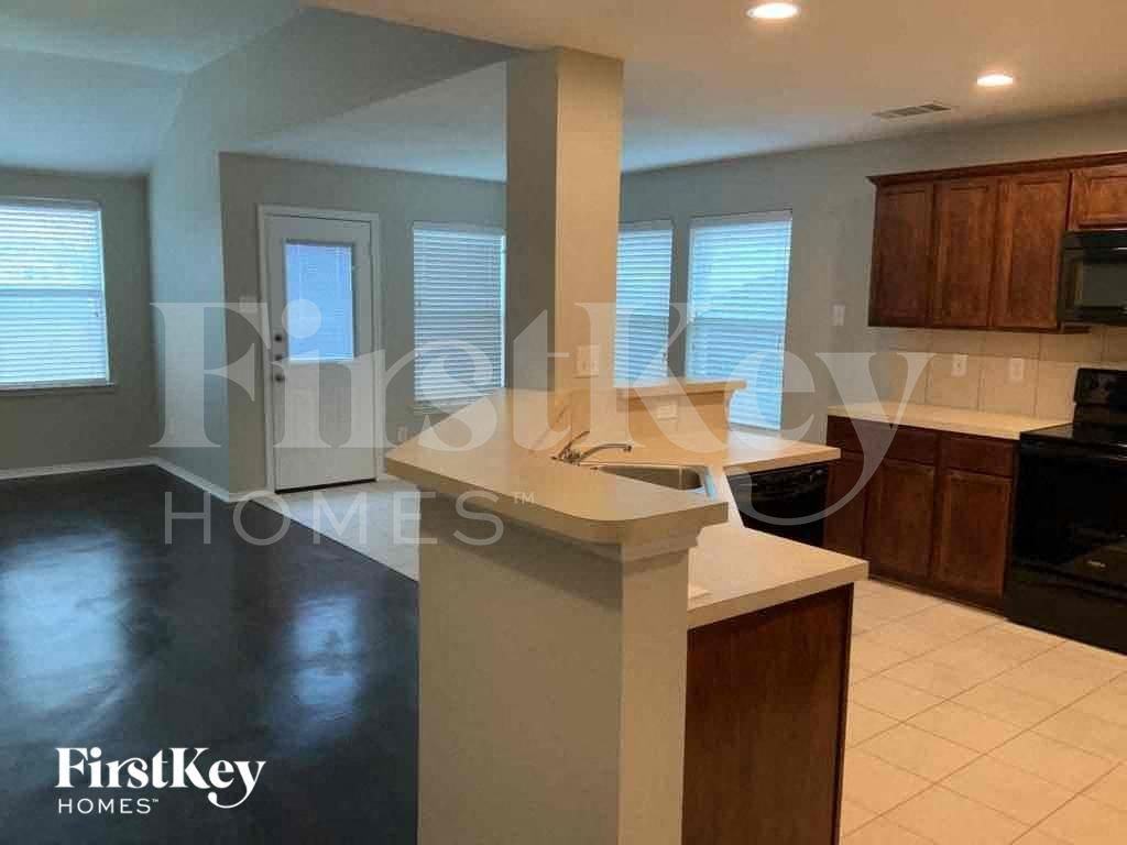 12617 Summerwood Dr - Photo 4 of 16