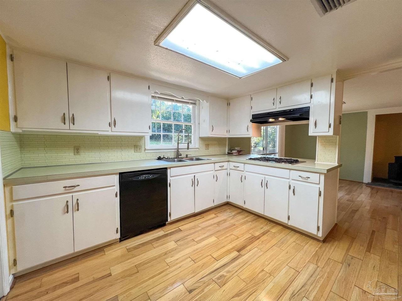 5325 Lakewood Dr - Photo 5 of 30