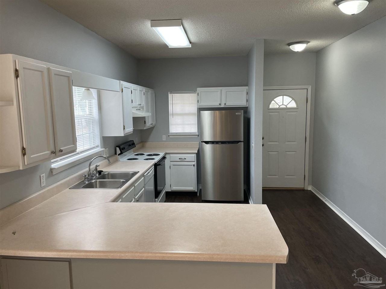 201 Wildflower Ln - Photo 4 of 16