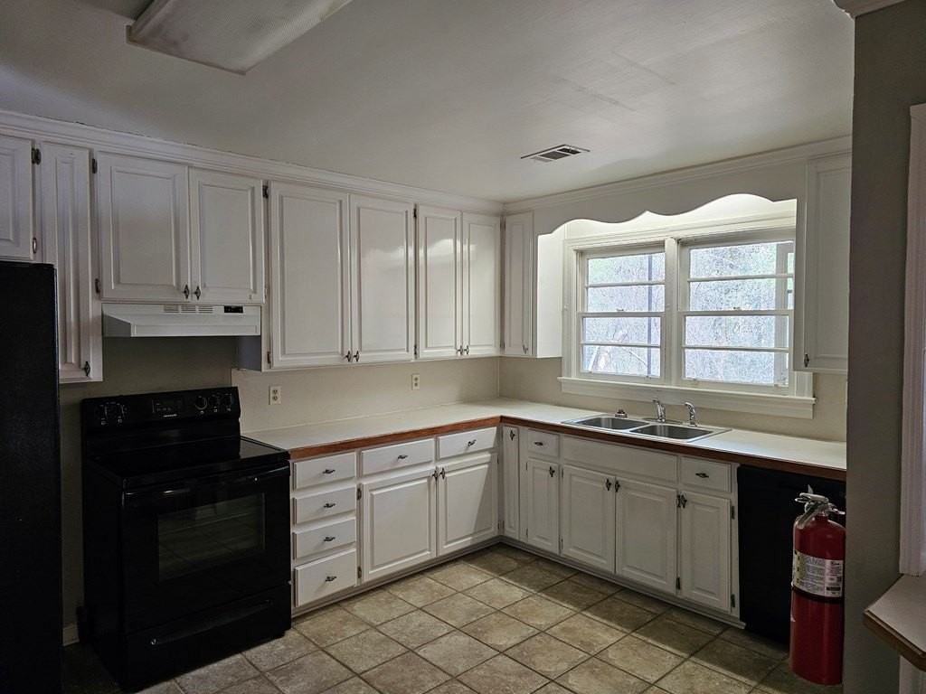 210 Highland Ave - Photo 5 of 13