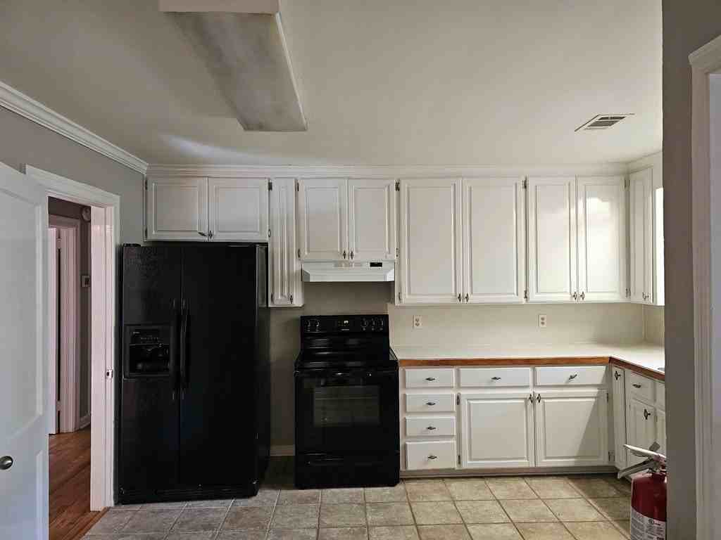 210 Highland Ave - Photo 6 of 13