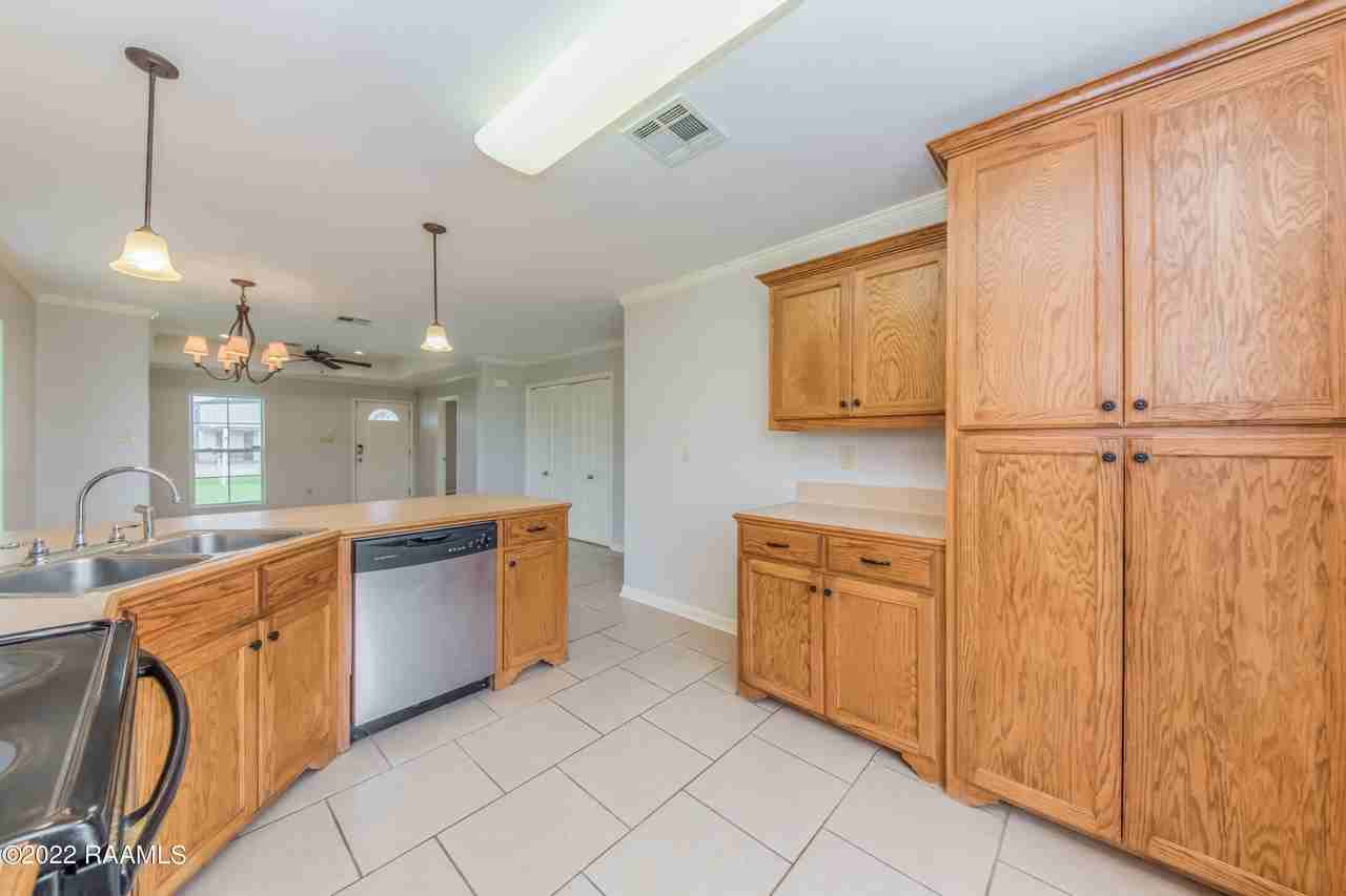 1029 Gary Dr - Photo 2 of 17