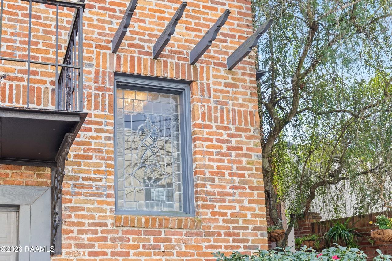 109 French St - Photo 2 of 33