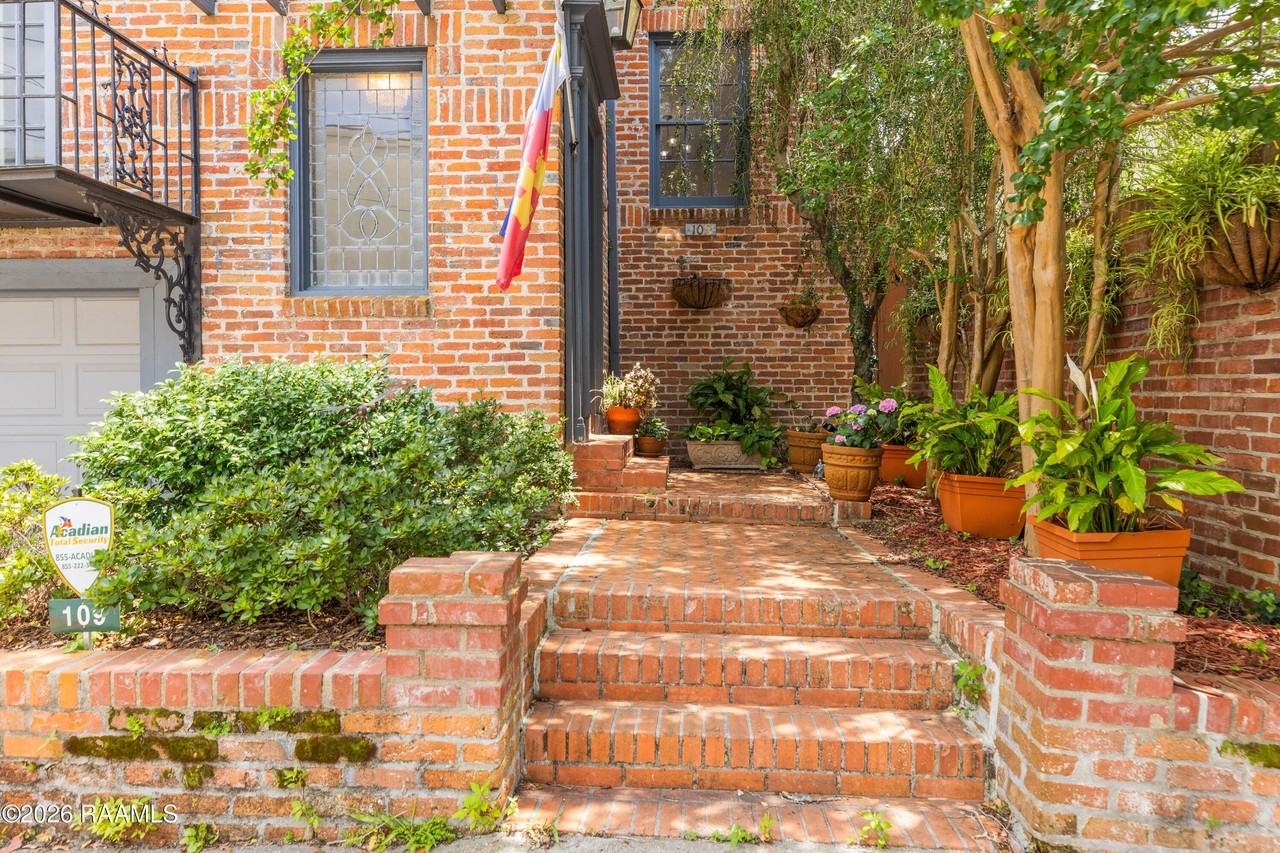 109 French St - Photo 3 of 33