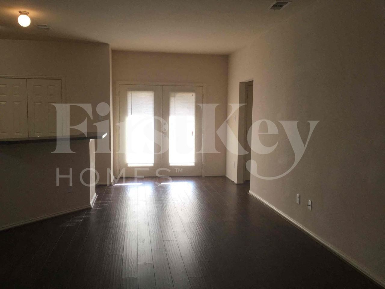 611 Hilton Dr - Photo 4 of 29