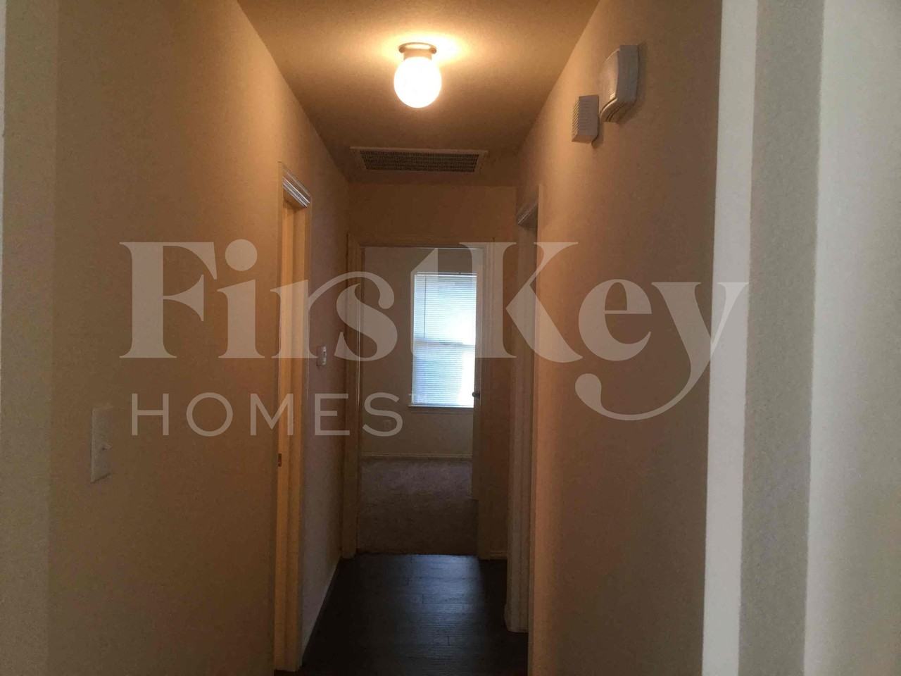 611 Hilton Dr - Photo 6 of 29