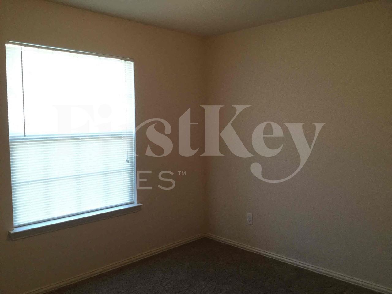 611 Hilton Dr - Photo 7 of 29