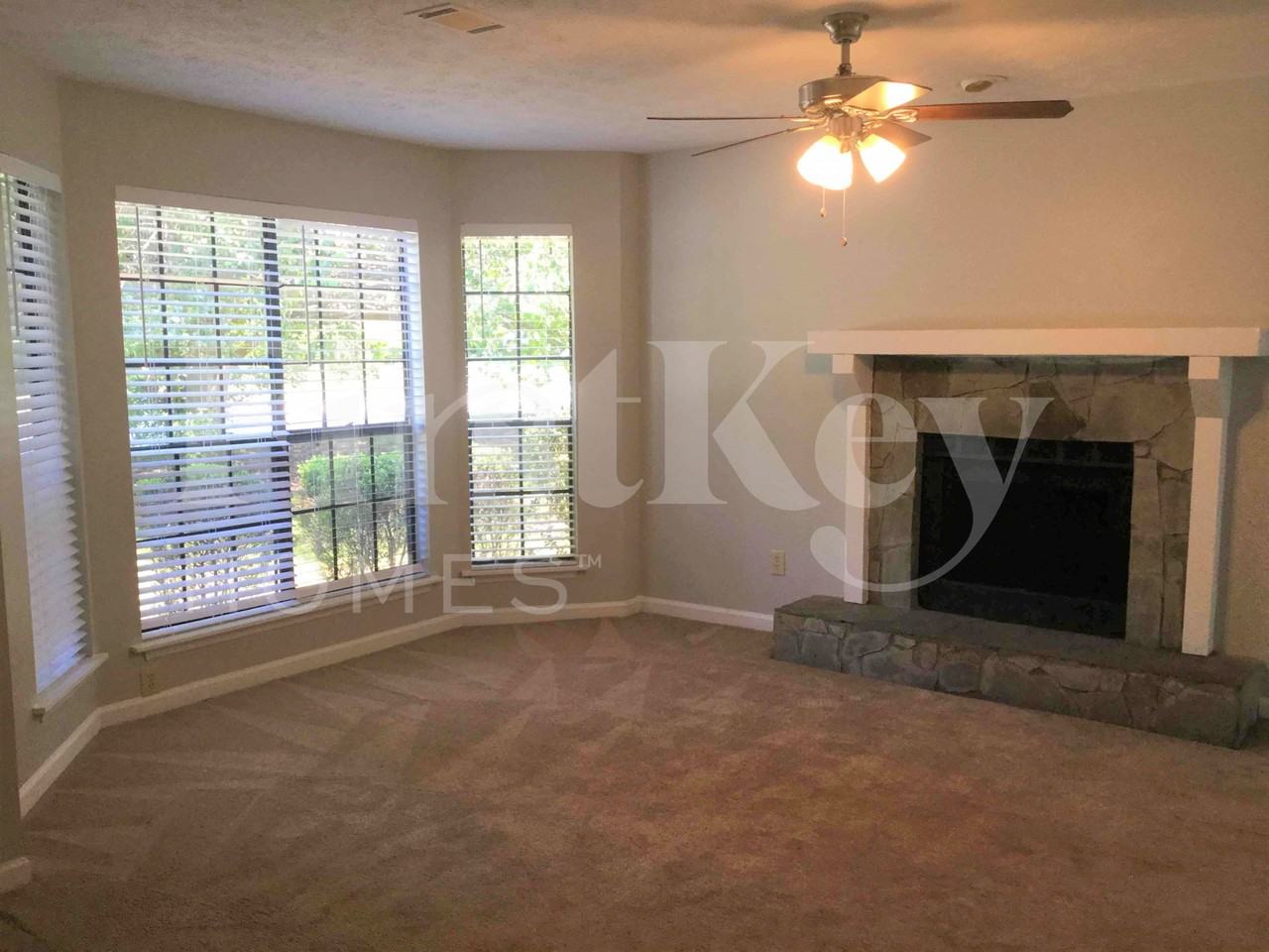 5369 Biffle Ln - Photo 2 of 12