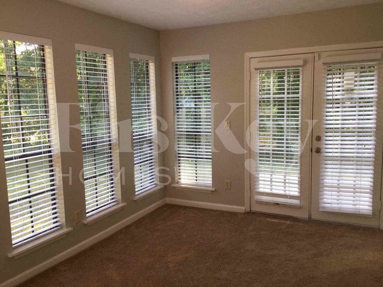 5369 Biffle Ln - Photo 3 of 12