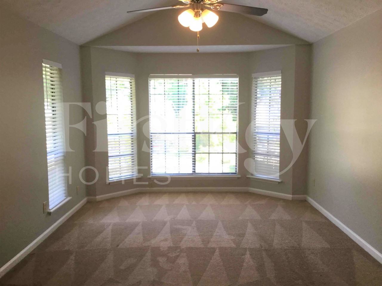 5369 Biffle Ln - Photo 7 of 12