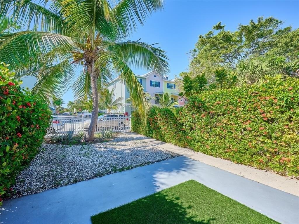 306 N J St - Photo 4 of 45