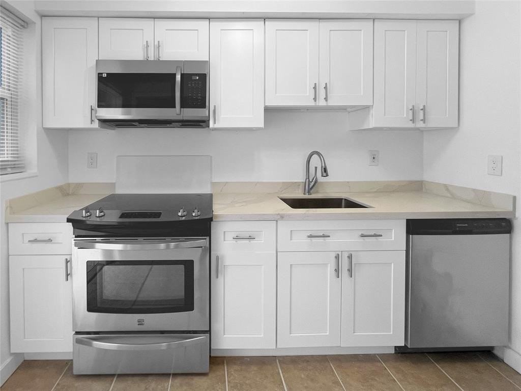 1300 Nw 6th Ave - Photo 3 of 15