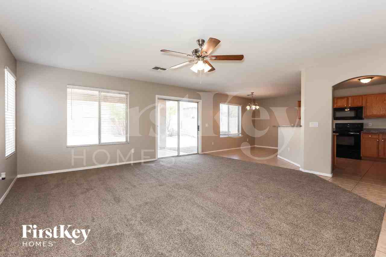 31351 N Blackfoot Dr - Photo 2 of 16