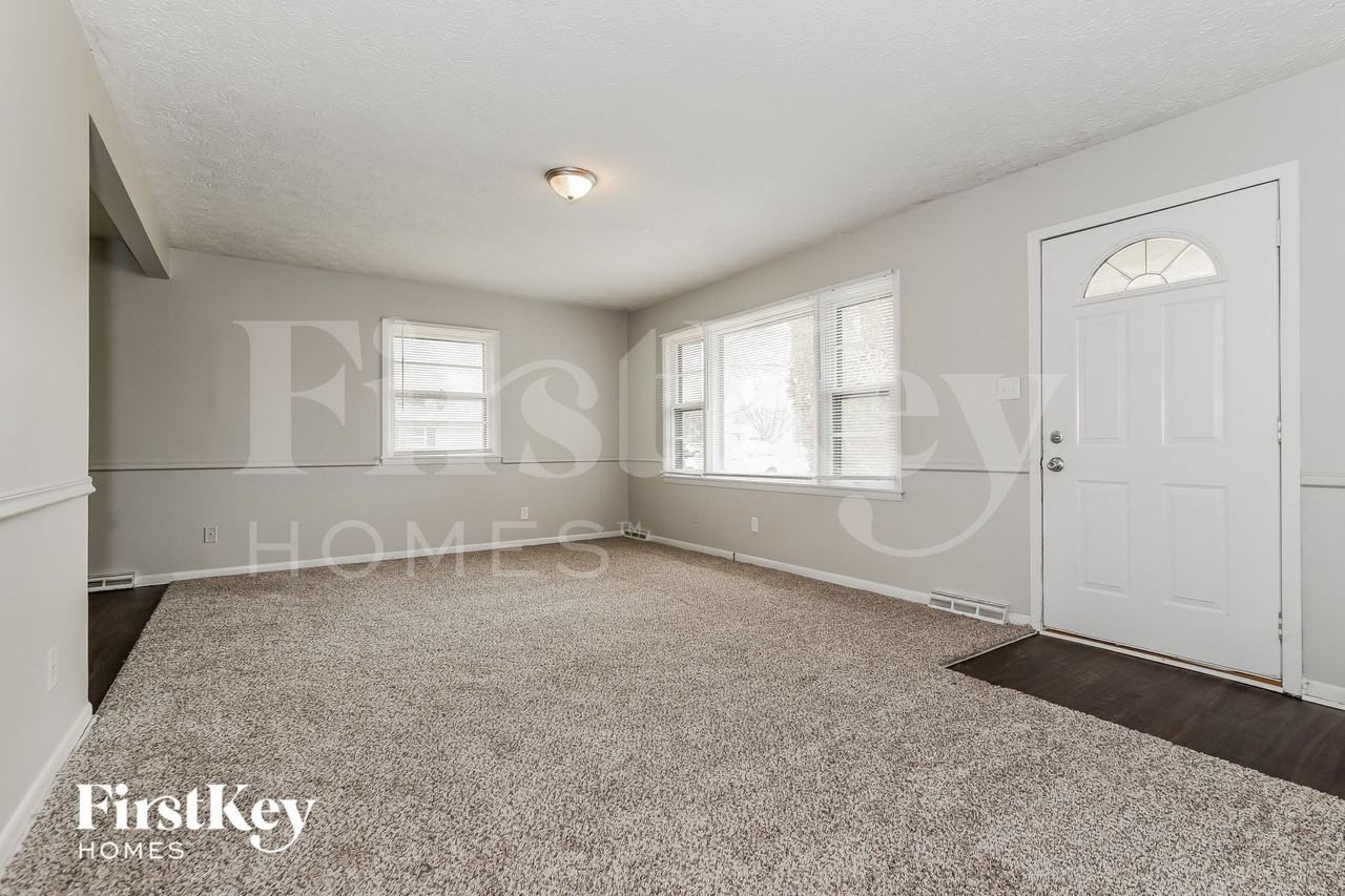 3104 S Kercheval Dr - Photo 3 of 15