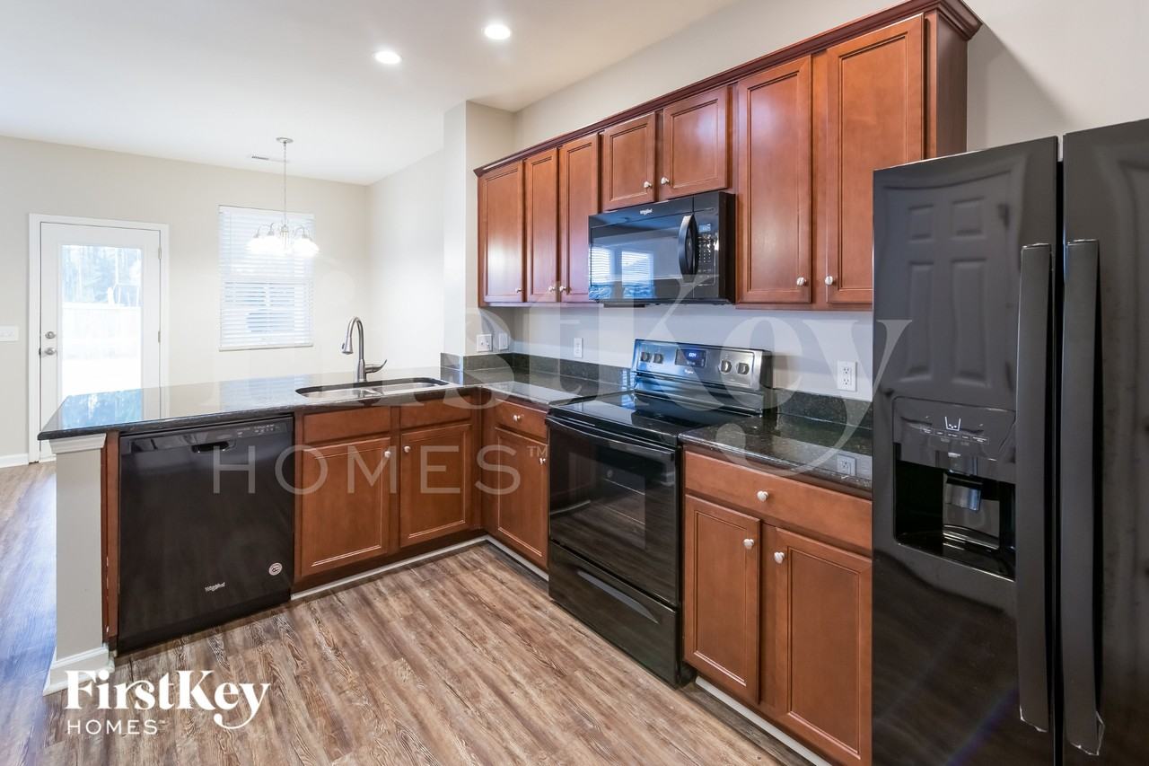 283 Cameron St - Photo 6 of 15