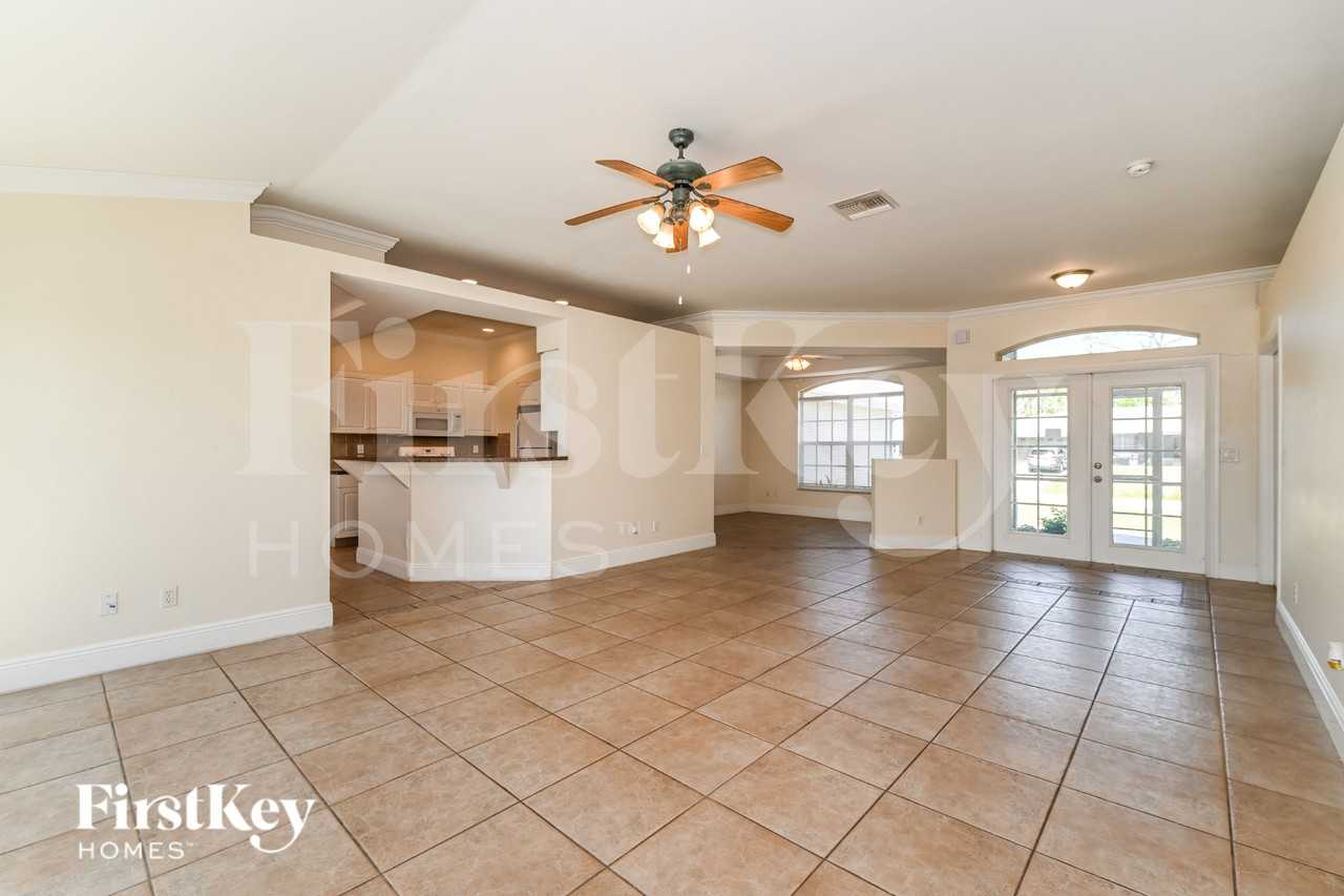 2429 Mae Ave S - Photo 3 of 15