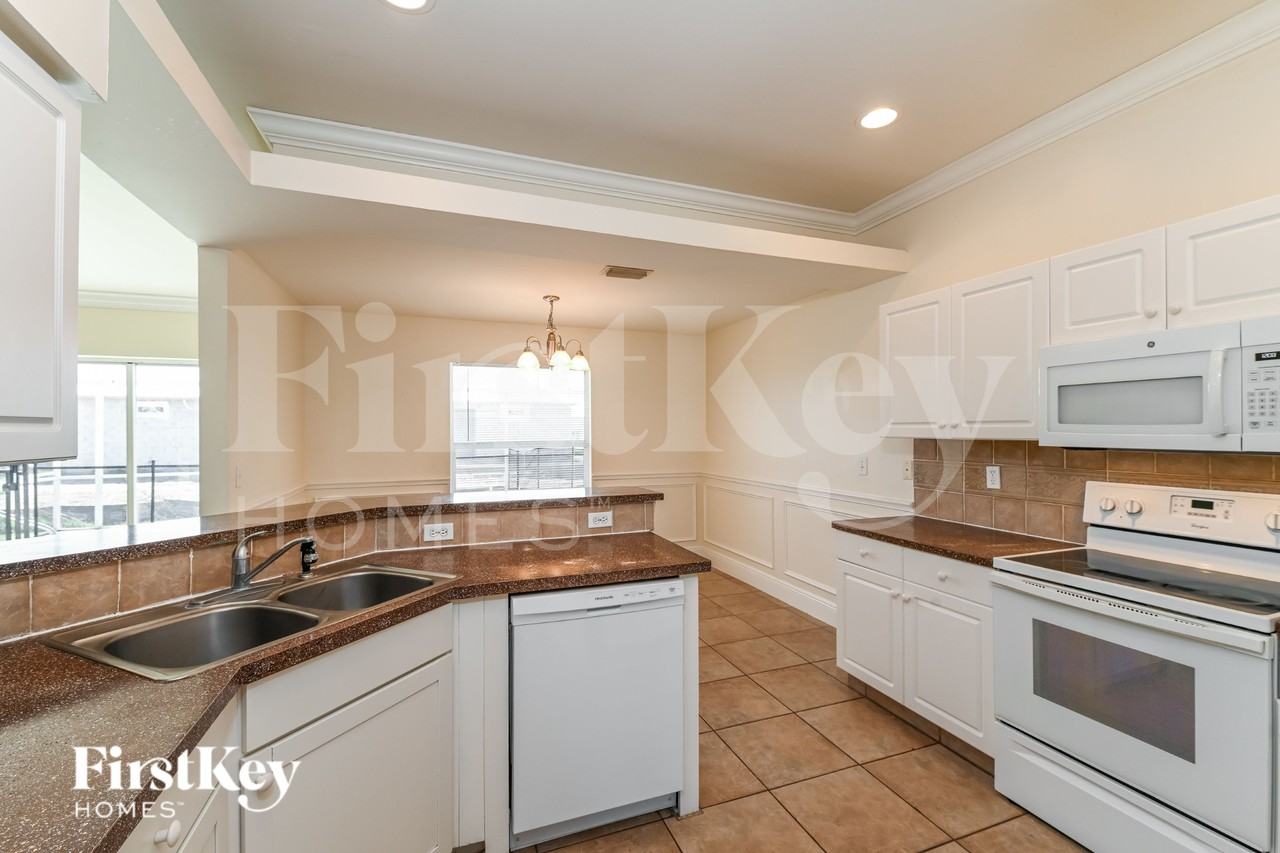 2429 Mae Ave S - Photo 5 of 15