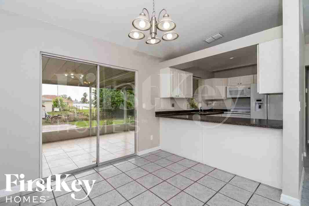 222 Nw 28th Ct - Photo 4 of 14