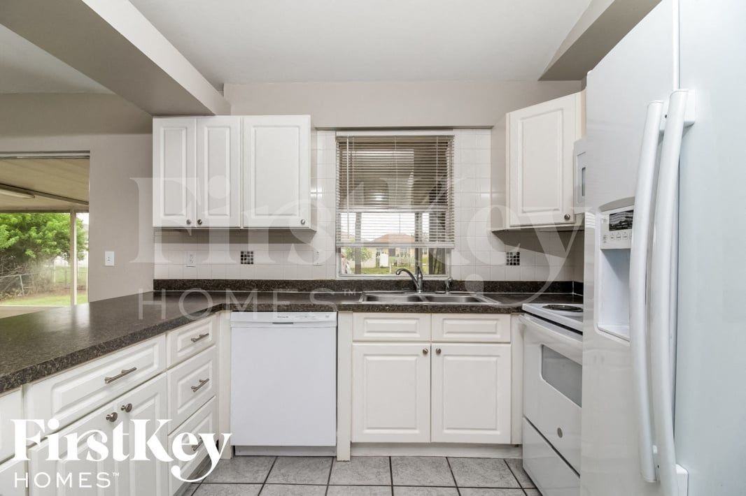 222 Nw 28th Ct - Photo 5 of 14