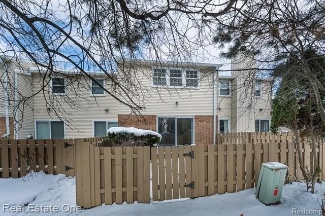 5075 Buckingham - Photo 2 of 34