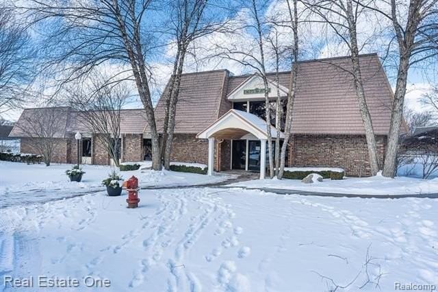 5075 Buckingham - Photo 6 of 34