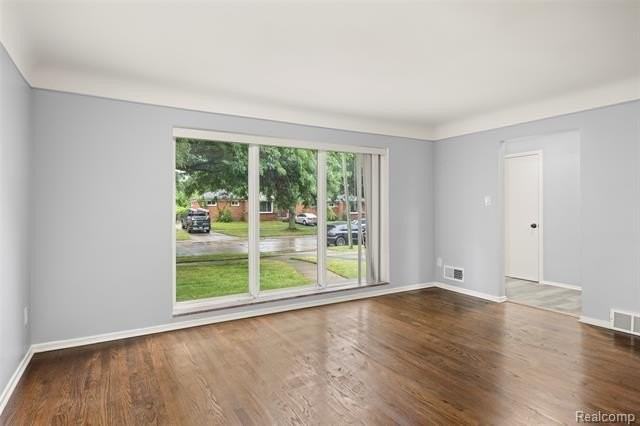 24270 Scotia Rd - Photo 7 of 22