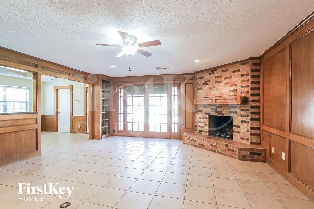 18210 Widcombe Dr - Photo 3 of 15