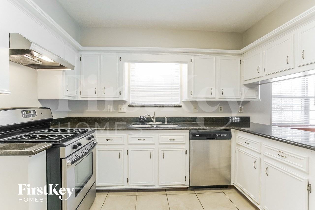 18210 Widcombe Dr - Photo 5 of 15