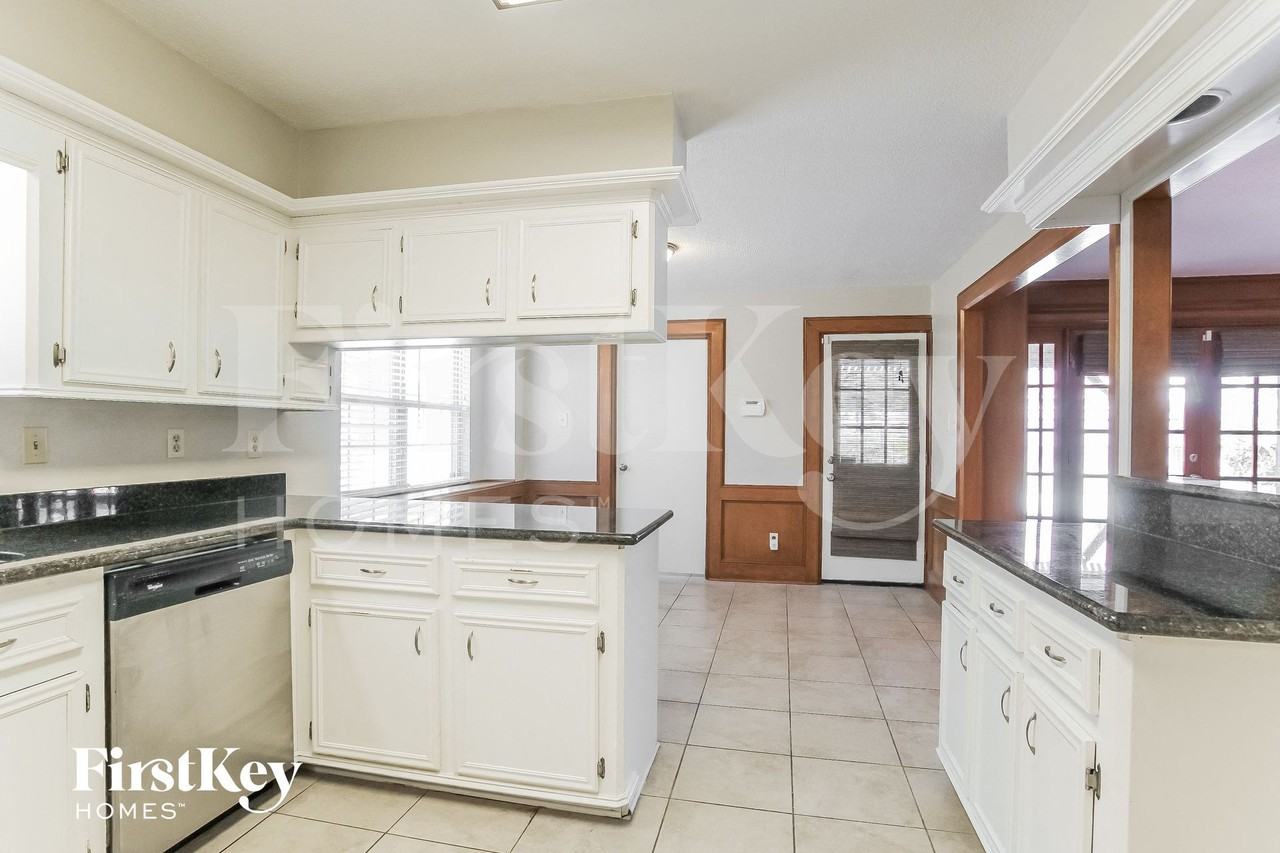 18210 Widcombe Dr - Photo 6 of 15